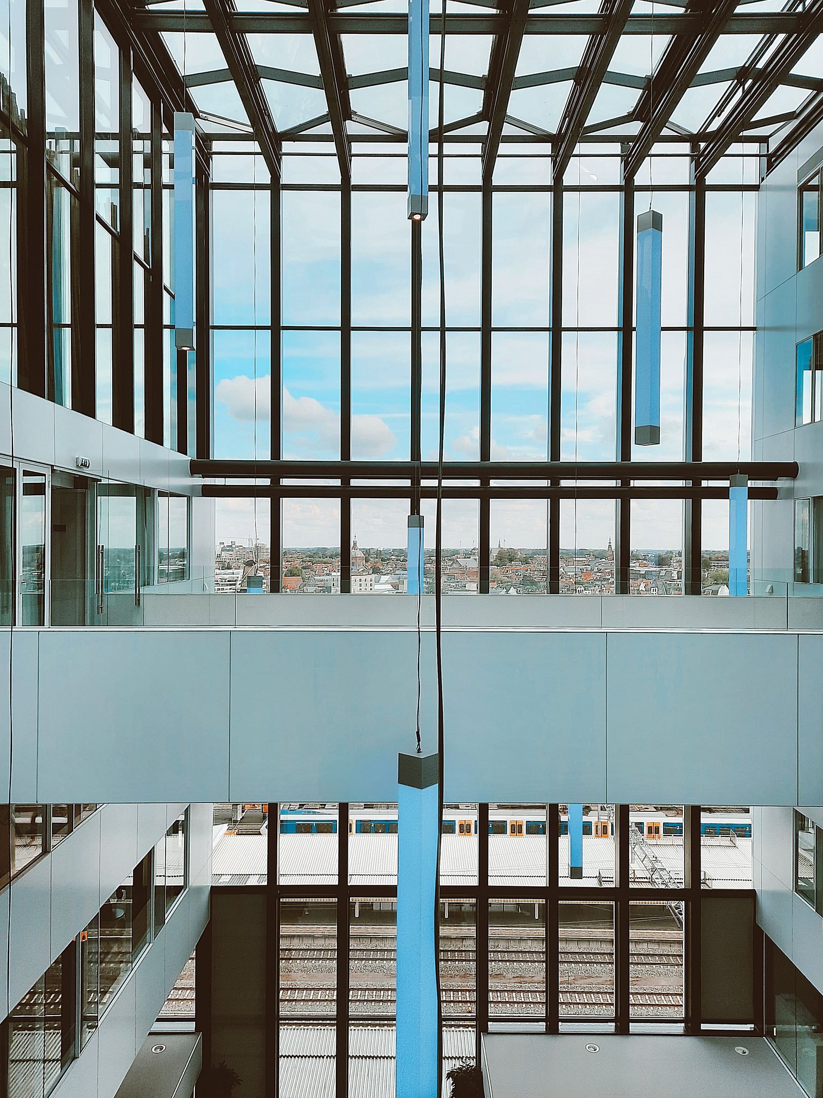 Building glass and residential glass service